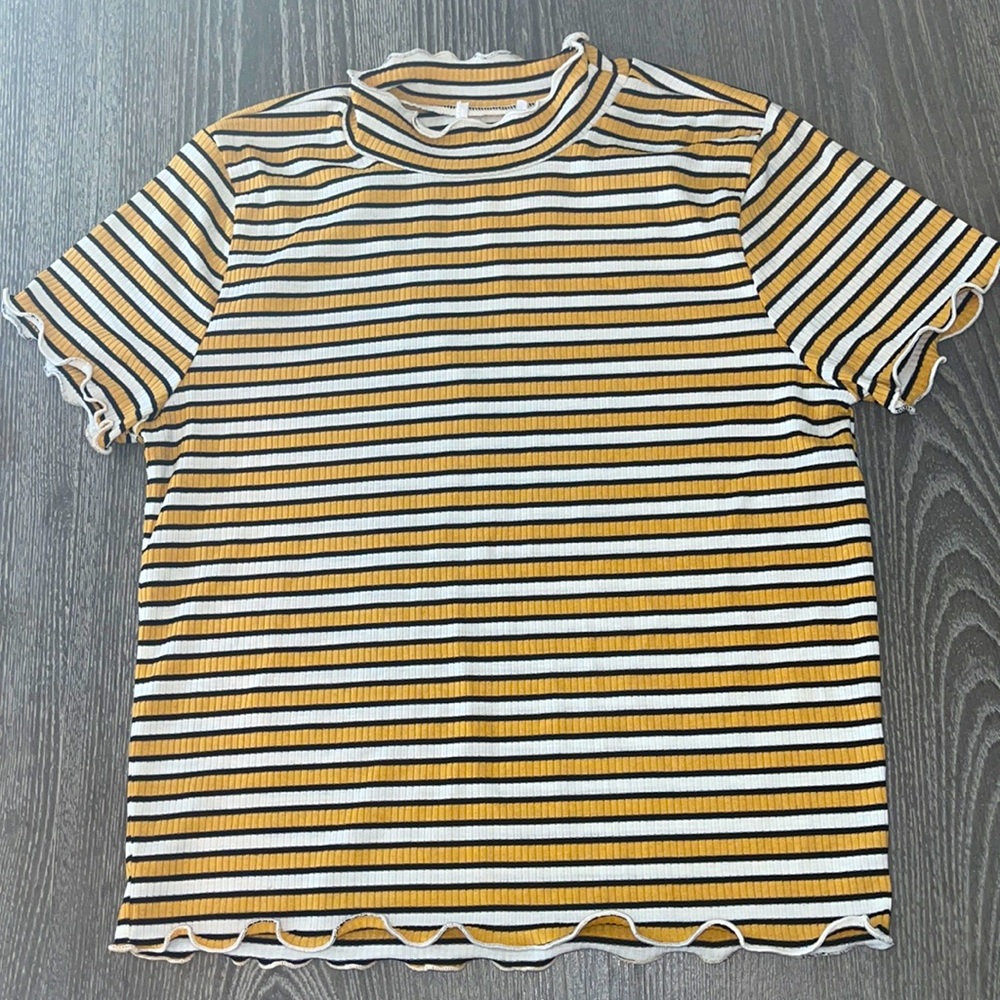 New t-shirt with 3 color lines, size L